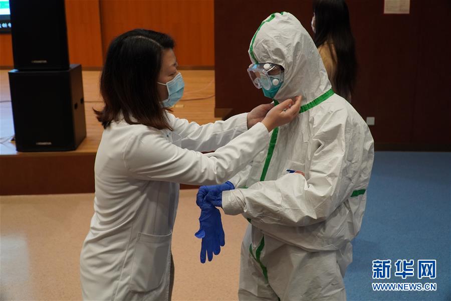 （聚焦疫情防控&middot;圖文互動）（3）無法握手，但始終并肩