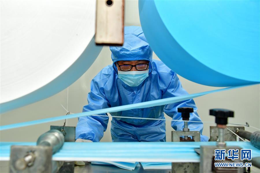 (聚焦疫情防控·圖文互動(dòng))(1)和時(shí)間賽跑——山西防疫緊缺物資生產(chǎn)一線見聞