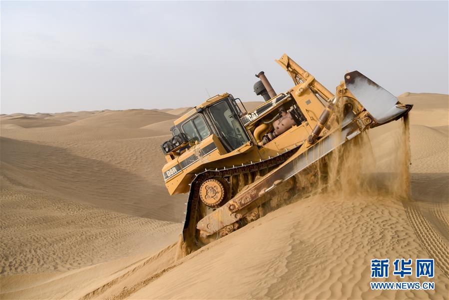 （新春走基層&middot;圖文互動(dòng)）（3）特寫：與車為伴，獨(dú)行沙海