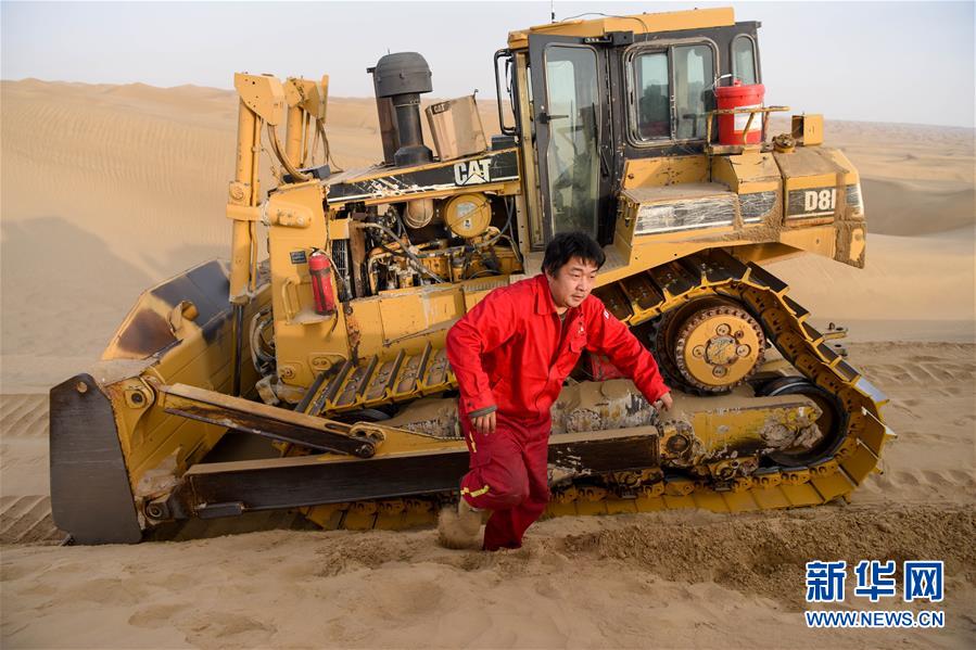 （新春走基層&middot;圖文互動(dòng)）（5）特寫：與車為伴，獨(dú)行沙海