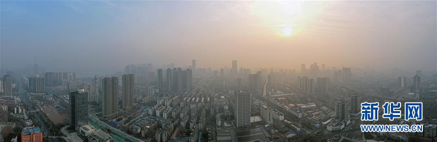 (新華全媒頭條)(1)非常“10+1”——武漢春節(jié)假期延長(zhǎng)第一天掃描