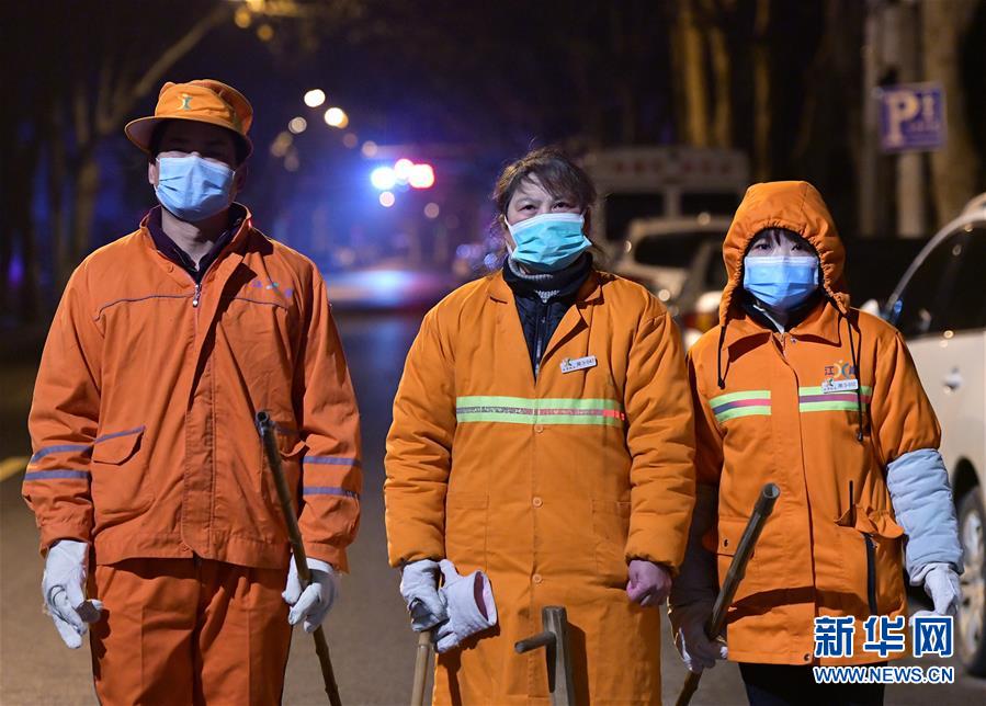 (新華全媒頭條)(11)非常“10+1”——武漢春節(jié)假期延長(zhǎng)第一天掃描