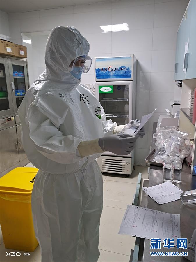 （新華全媒頭條&middot;圖文互動）（7）戰(zhàn)紅區(qū)！&mdash;&mdash;發(fā)生在武漢抗疫隔離病房內(nèi)的故事