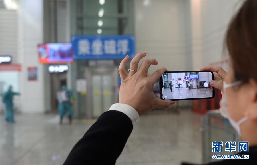 （聚焦疫情防控）（7）藍天志愿者的消毒戰(zhàn)&ldquo;疫&rdquo;