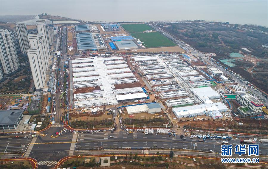 (新華全媒頭條·圖文互動) (4)做好疫情防護(hù) 統(tǒng)籌抓好改革發(fā)展穩(wěn)定各項(xiàng)工作——堅(jiān)決打贏疫情防控阻擊戰(zhàn)系列述評之四