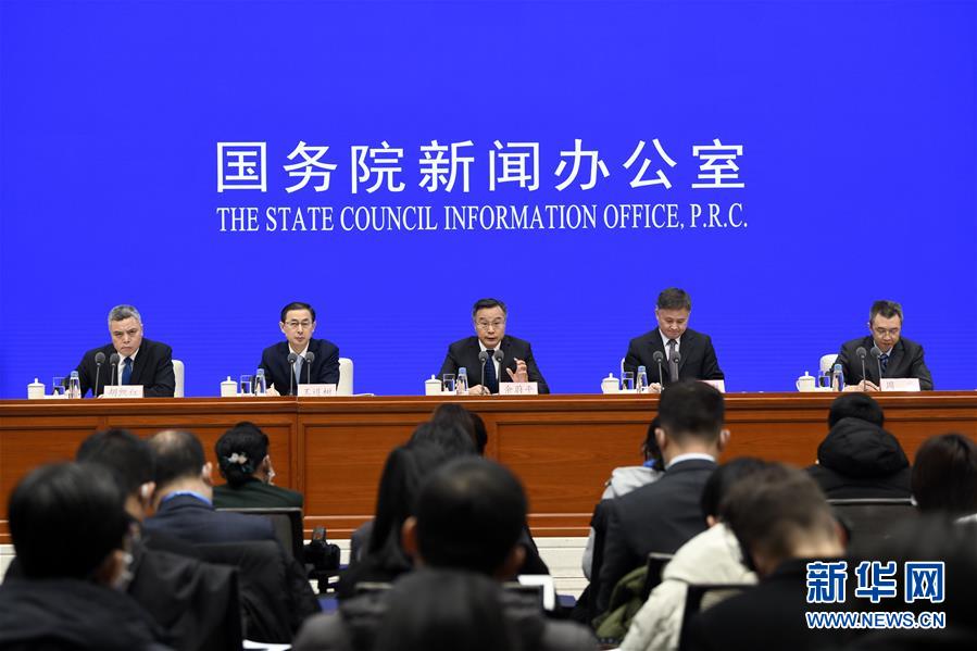 (新華全媒頭條·圖文互動) (8)做好疫情防護(hù) 統(tǒng)籌抓好改革發(fā)展穩(wěn)定各項(xiàng)工作——堅(jiān)決打贏疫情防控阻擊戰(zhàn)系列述評之四