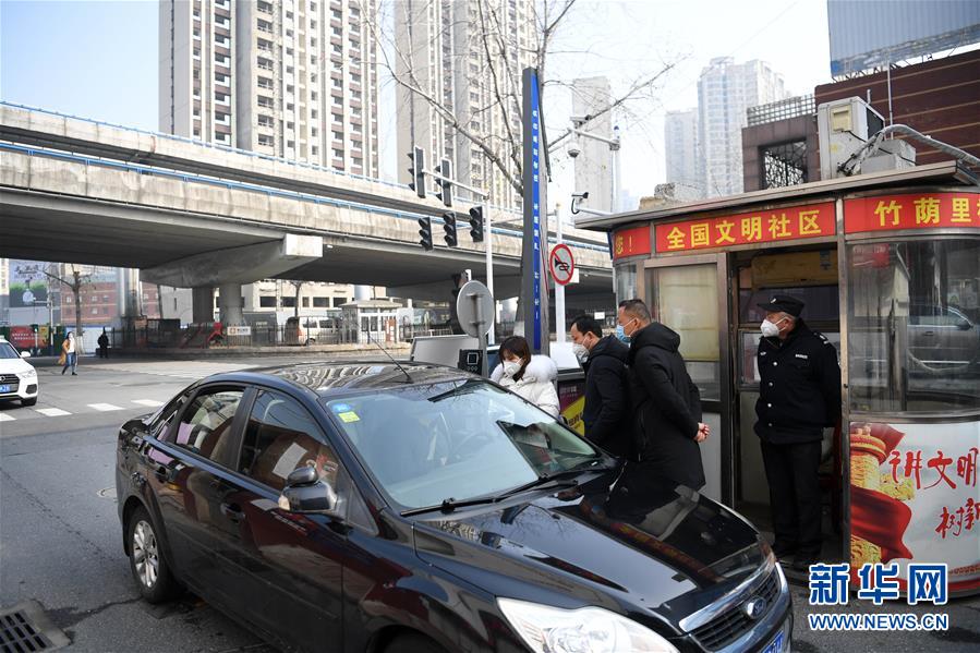 （在習近平新時代中國特色社會主義思想指引下&mdash;&mdash;新時代新作為新篇章&middot;習近平總書記關(guān)切事&middot;圖文互動）（2）當億萬只手緊握在一起&hellip;&hellip;&mdash;&mdash;戰(zhàn)&ldquo;疫&rdquo;一線感受中國力量