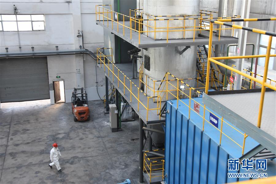 (聚焦疫情防控·圖文互動(dòng))(6)另類(lèi)“白衣戰(zhàn)士”:堅(jiān)守醫(yī)療廢物處置第一線(xiàn)