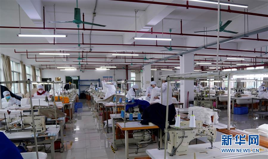 （來自經(jīng)濟(jì)前沿的故事&middot;企業(yè)復(fù)工復(fù)產(chǎn)&middot;圖文互動(dòng)）（2）堅(jiān)守生產(chǎn)線就是保護(hù)&ldquo;生命線&rdquo;&mdash;&mdash;廣西部分企業(yè)復(fù)工生產(chǎn)見聞