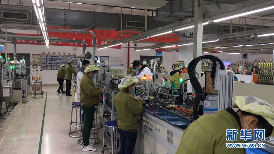 （來自經(jīng)濟前沿的故事&middot;企業(yè)復(fù)工復(fù)產(chǎn)&middot;圖文互動）（3）看1500多名工人是如何復(fù)工的？&mdash;&mdash;湖南郴州一家企業(yè)復(fù)工目擊記 