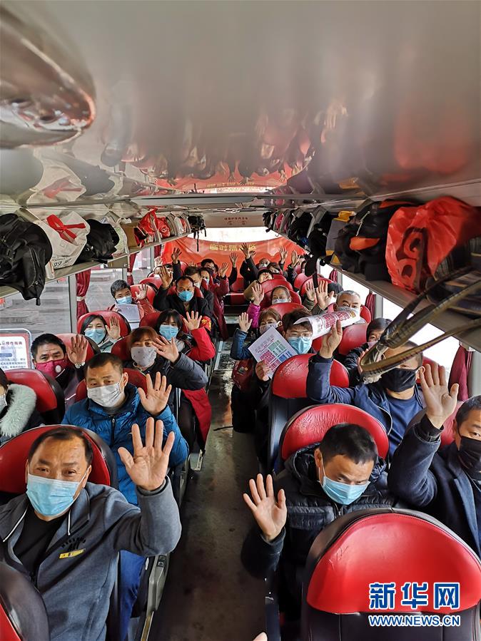 （做好六穩(wěn)工作 應對復雜局面&middot;圖文互動）（1）四川：&ldquo;點對點、一站式&rdquo;送農(nóng)民工安全返崗