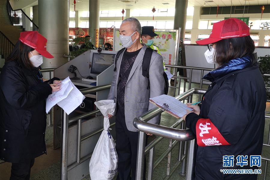 （做好六穩(wěn)工作 應對復雜局面&middot;圖文互動）（3）四川：&ldquo;點對點、一站式&rdquo;送農(nóng)民工安全返崗