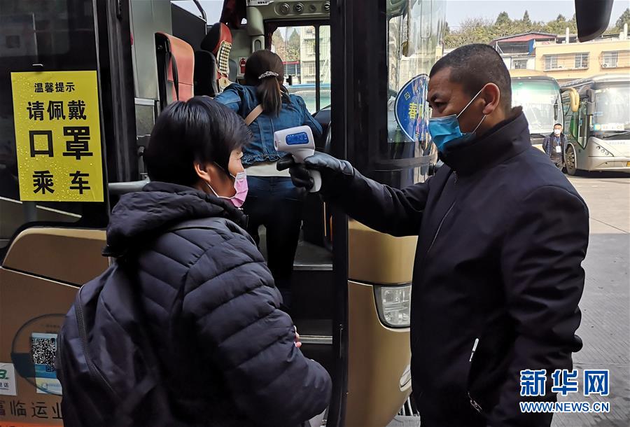 （做好六穩(wěn)工作 應對復雜局面&middot;圖文互動）（4）四川：&ldquo;點對點、一站式&rdquo;送農(nóng)民工安全返崗