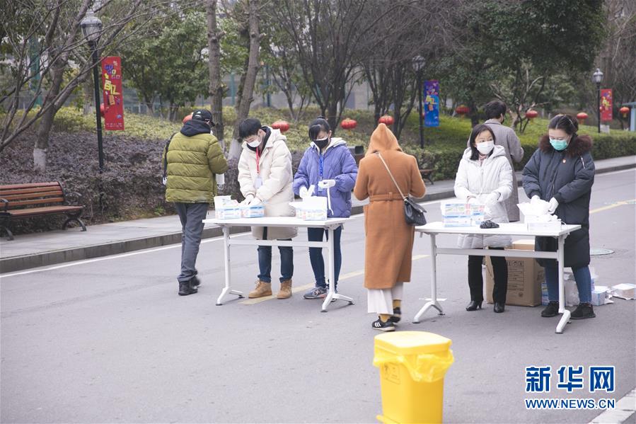 （來(lái)自經(jīng)濟(jì)前沿的故事&middot;企業(yè)復(fù)工復(fù)產(chǎn)&middot;圖文互動(dòng)）（2）&ldquo;開(kāi)門(mén)紅包&rdquo;變&ldquo;消毒迎門(mén)&rdquo;&mdash;&mdash;長(zhǎng)沙高新區(qū)一家企業(yè)復(fù)工的&ldquo;拼勁&rdquo;