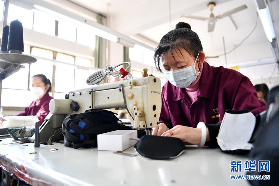 （圖文互動）（4）為防控疫情添磚加瓦&mdash;&mdash;山西企業(yè)&ldquo;跨界&rdquo;生產防疫物資見聞