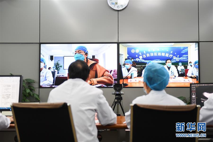 (聚焦疫情防控·圖文互動(dòng))(3)特寫(xiě):遠(yuǎn)程醫(yī)療中心里的生命接力