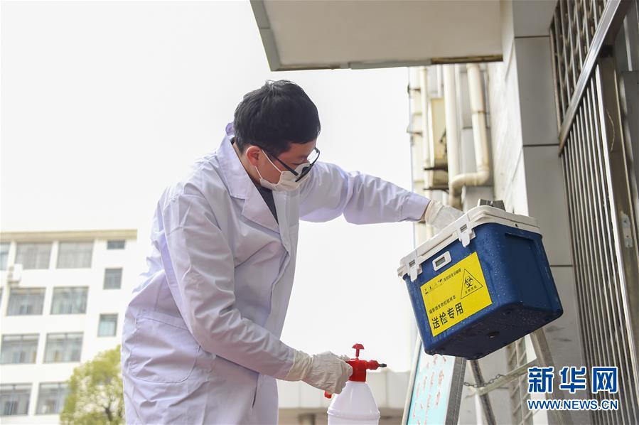 （新華全媒頭條&middot;圖文互動）（12）滄海橫流顯本色　戰(zhàn)&ldquo;疫&rdquo;一線黨旗紅&mdash;&mdash;全國各領域基層黨組織和廣大黨員奮力打好疫情防控阻擊戰(zhàn)（1）