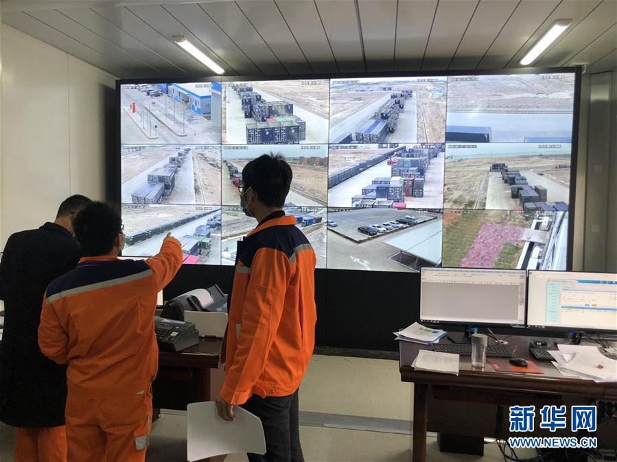 （圖文互動(dòng)）（2）抓好防疫保暢，還管司機(jī)吃飯&mdash;&mdash;廣西欽州保稅港區(qū)服務(wù)企業(yè)復(fù)工見(jiàn)聞