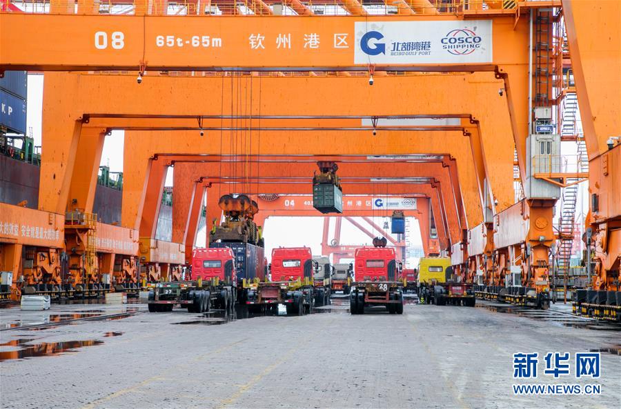 （圖文互動(dòng)）（4）抓好防疫保暢，還管司機(jī)吃飯&mdash;&mdash;廣西欽州保稅港區(qū)服務(wù)企業(yè)復(fù)工見(jiàn)聞