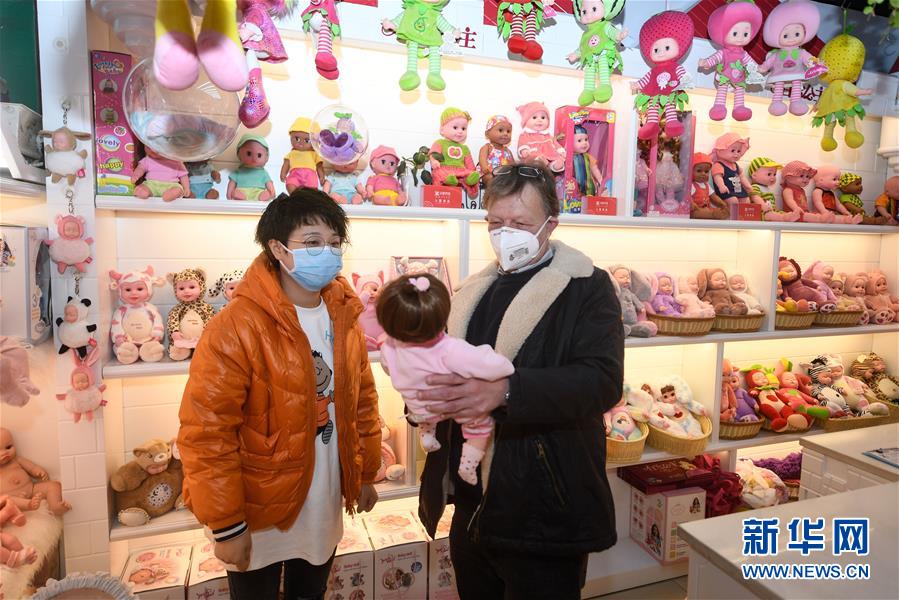 （經(jīng)濟(jì)）（2）&ldquo;世界超市&rdquo;新春開(kāi)市