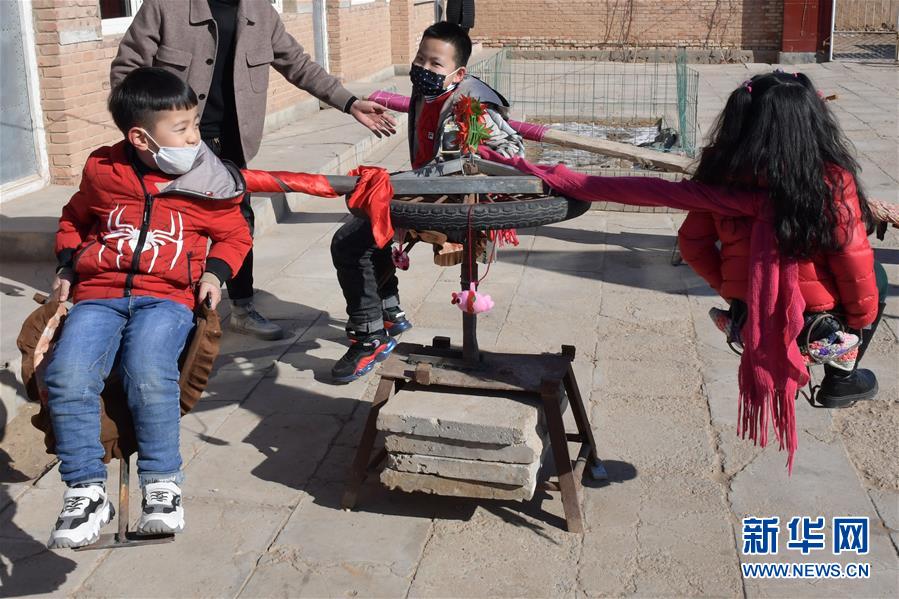 （圖文互動(dòng)）&ldquo;宅&rdquo;出新境界！內(nèi)蒙古一農(nóng)民在家里造出游樂場(chǎng)