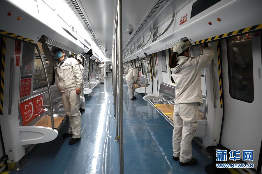 （圖文互動）（3）吃粉擼串，商圈&ldquo;打卡&rdquo;，動車出廠&mdash;&mdash;湖南&ldquo;標簽&rdquo;復(fù)蘇記