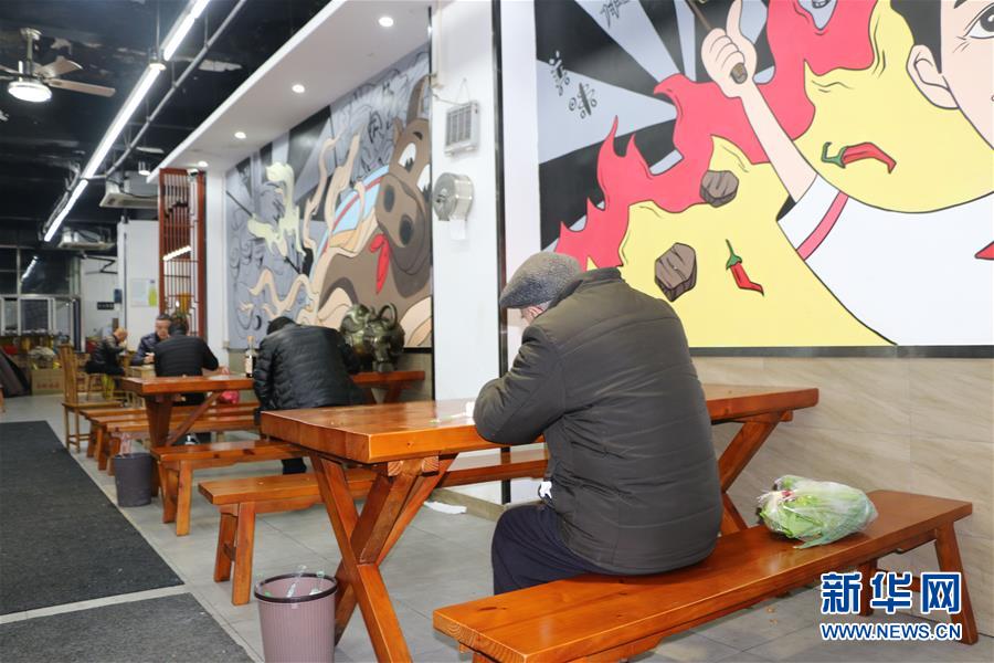 （圖文互動）（5）吃粉擼串，商圈&ldquo;打卡&rdquo;，動車出廠&mdash;&mdash;湖南&ldquo;標簽&rdquo;復(fù)蘇記