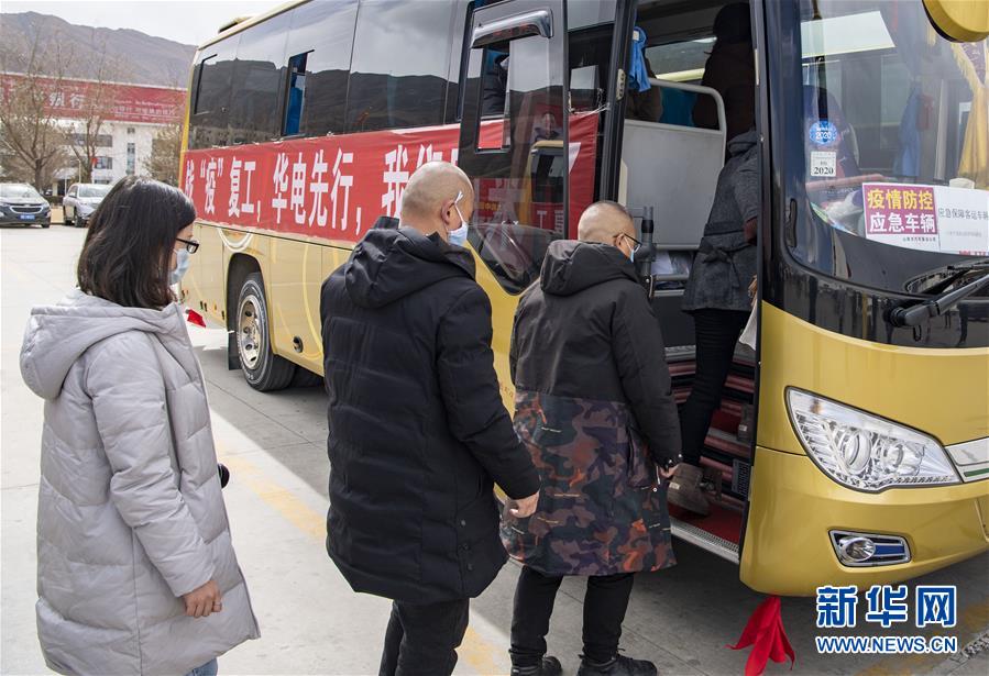 (聚焦疫情防控·圖文互動)(4)“我們也想著早日復(fù)工”——127名農(nóng)民工乘坐包機返藏復(fù)工側(cè)記