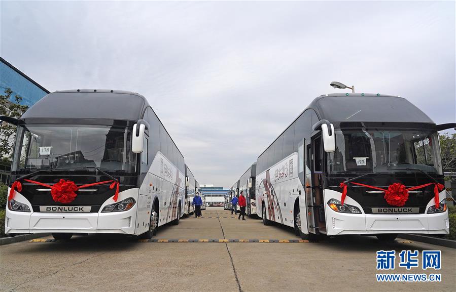 (新華全媒頭條·圖文互動)(7)磨難壓不垮 奮起正當時——習近平總書記在統(tǒng)籌推進新冠肺炎疫情防控和經(jīng)濟社會發(fā)展工作部署會議上的重要講話振奮人心凝聚力量