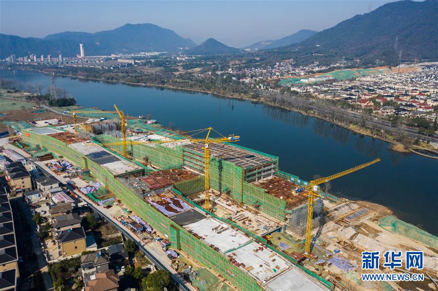 (新華全媒頭條·圖文互動)(16)磨難壓不垮 奮起正當時——習近平總書記在統(tǒng)籌推進新冠肺炎疫情防控和經(jīng)濟社會發(fā)展工作部署會議上的重要講話振奮人心凝聚力量