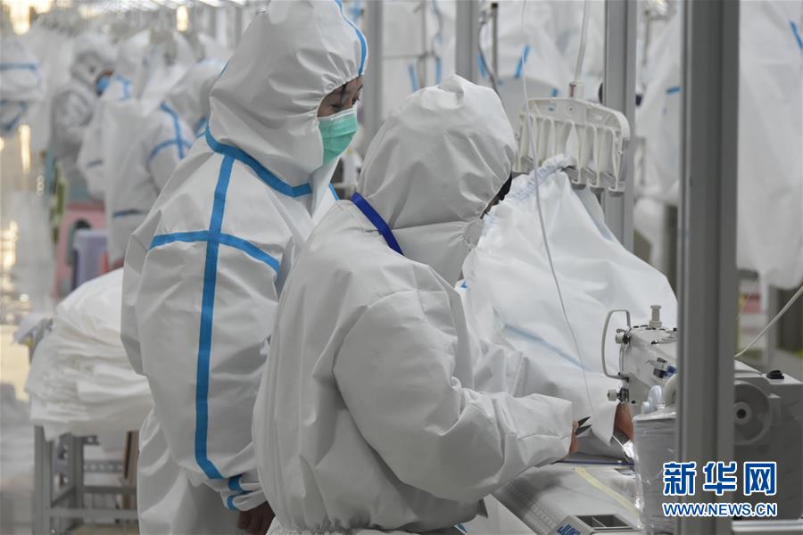 (決戰(zhàn)決勝脫貧攻堅·圖文互動)(1)防疫有保障 脫貧有底氣——甘肅一批扶貧車間成為戰(zhàn)疫“兵工廠”