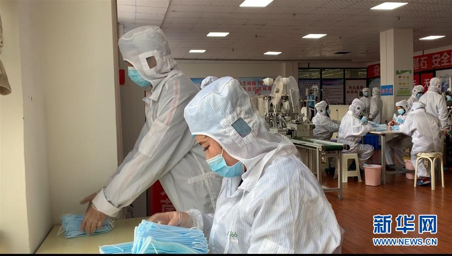 (決戰(zhàn)決勝脫貧攻堅·圖文互動)(3)防疫有保障 脫貧有底氣——甘肅一批扶貧車間成為戰(zhàn)疫“兵工廠”