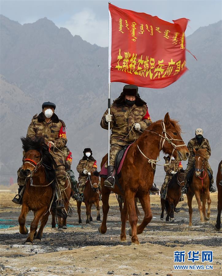 （聚焦疫情防控&middot;圖文互動(dòng)）（4）行進(jìn)在鄉(xiāng)間的馬背巡邏隊(duì)