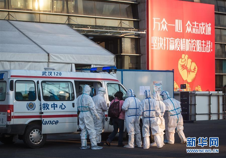 (新華全媒頭條·圖文互動(dòng))(1)滄海橫流 英雄本色——致敬抗疫一線(xiàn)的勇士們
