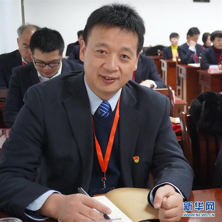 (新華全媒頭條·圖文互動(dòng))(4)滄海橫流 英雄本色——致敬抗疫一線(xiàn)的勇士們