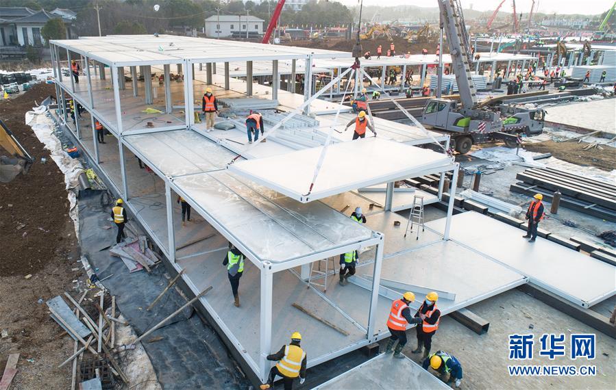 (新華全媒頭條·圖文互動(dòng))(11)滄海橫流 英雄本色——致敬抗疫一線(xiàn)的勇士們