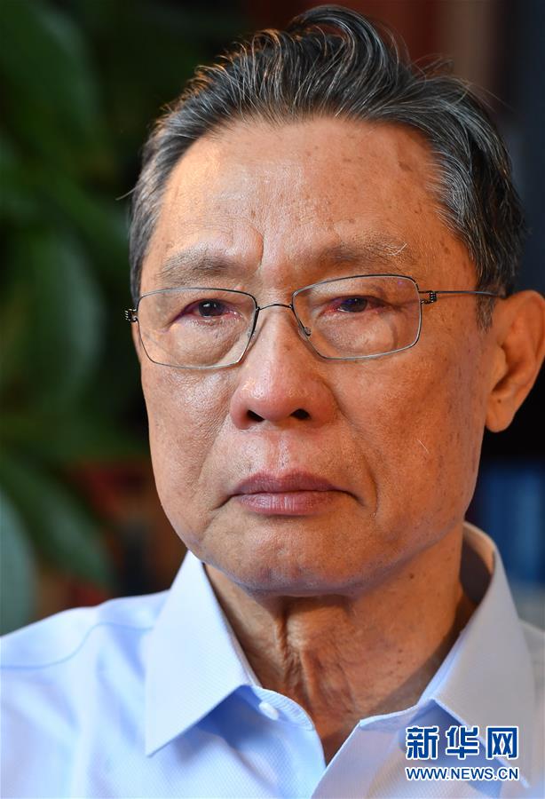 (新華全媒頭條·圖文互動(dòng))(15)滄海橫流 英雄本色——致敬抗疫一線(xiàn)的勇士們