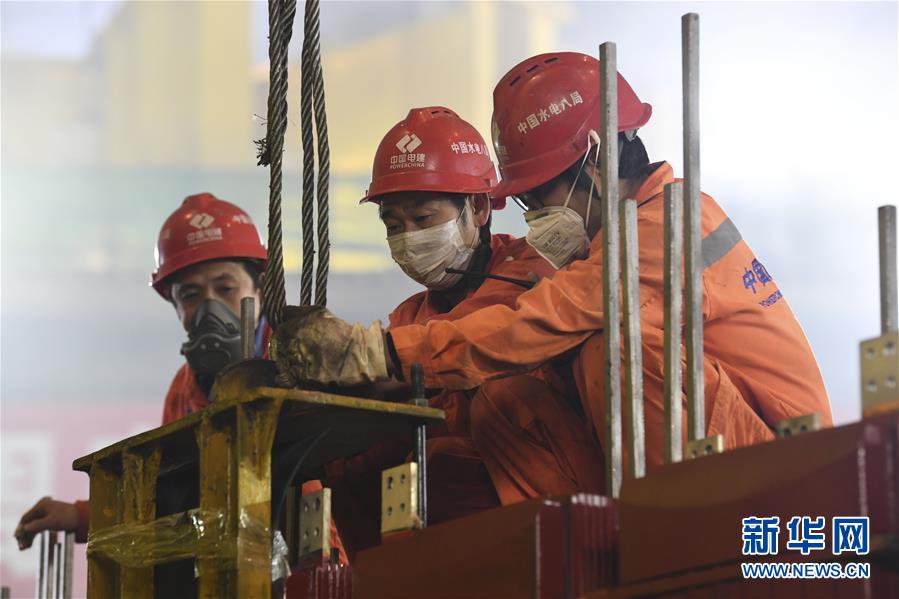 （抓好經(jīng)濟(jì)發(fā)展 應(yīng)對復(fù)雜局面&middot;圖文互動）（2）把疫情造成的損失降到最小&mdash;&mdash;廣西生產(chǎn)一線見聞