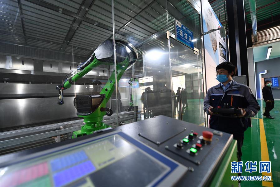 (圖文互動)(3)展會變直播 員工變網(wǎng)紅——千億元家具產(chǎn)業(yè)別樣復(fù)工復(fù)產(chǎn)路