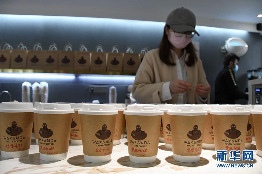 （新華全媒頭條&middot;圖文互動）（3）守望相助，堅忍不拔&mdash;&mdash;致敬武漢戰(zhàn)&ldquo;疫&rdquo;中千千萬萬個平凡英雄