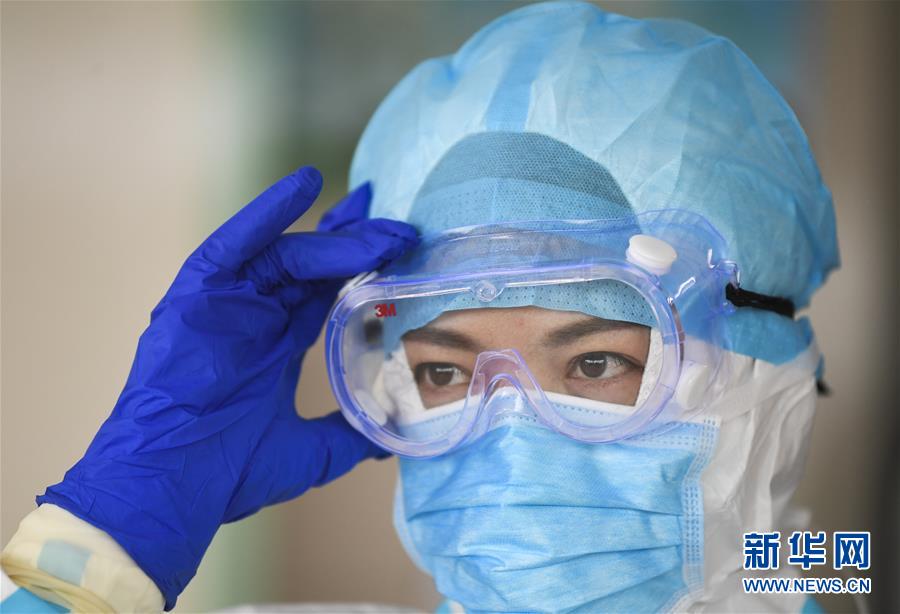 （一線抗疫群英譜&middot;圖文互動(dòng)）（4）&ldquo;我已躬身入局，勢(shì)要共渡難關(guān)!&rdquo;&mdash;&mdash;戰(zhàn)&ldquo;疫&rdquo;一線醫(yī)生黃霞