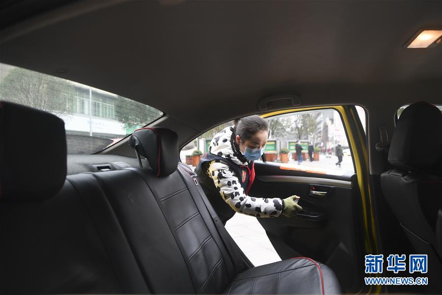 （聚焦疫情防控&middot;圖文互動(dòng)）（3）&ldquo;讓醫(yī)務(wù)人員無后顧之憂！&rdquo;&mdash;&mdash;重慶志愿者&ldquo;守護(hù)&rdquo;千余名一線醫(yī)護(hù)人員家屬見聞