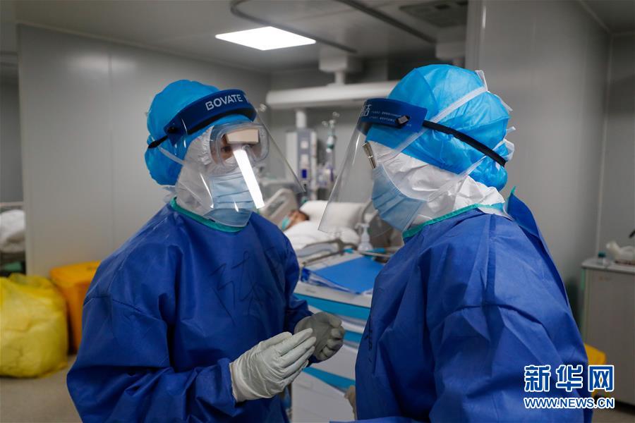 (一線(xiàn)抗疫群英譜·圖文互動(dòng))(1)嫻靜少言 不慕榮利——記火神山醫(yī)院重癥醫(yī)學(xué)一科護(hù)士長(zhǎng)陳靜