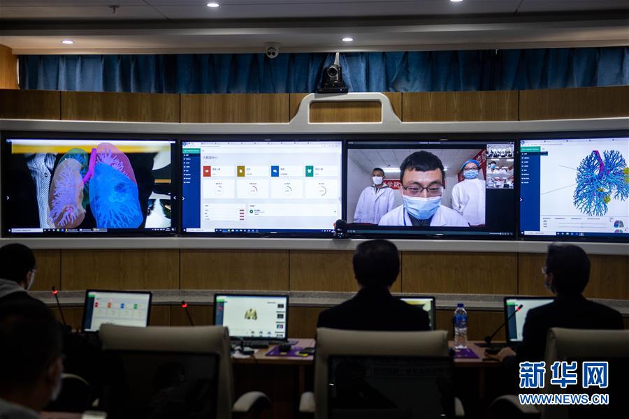 (圖文互動)(1)云南抗疫醫(yī)生有了“透視眼” 可三維立體看患者肺部