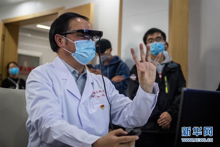 (圖文互動)(4)云南抗疫醫(yī)生有了“透視眼” 可三維立體看患者肺部