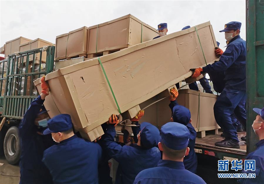 (新華全媒頭條)(4)“疫”線閃耀“火焰藍”——記奮戰(zhàn)湖北抗疫一線的消防救援隊伍