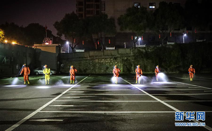 (新華全媒頭條)(12)“疫”線閃耀“火焰藍”——記奮戰(zhàn)湖北抗疫一線的消防救援隊伍