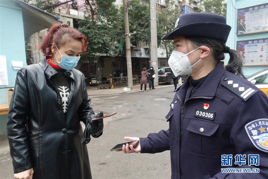 （一線抗疫群英譜&middot;圖文互動(dòng)）（1）民警王群：老舊小區(qū)里的抗疫&ldquo;團(tuán)&rdquo;長
