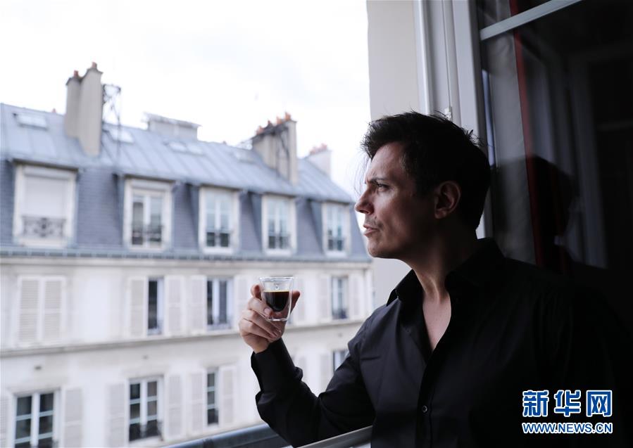 （國(guó)際&middot;圖文互動(dòng)）（5）通訊：手牽手，我們共同驅(qū)散陰霾&mdash;&mdash;法國(guó)音樂(lè)人創(chuàng)作抗疫歌曲背后的故事