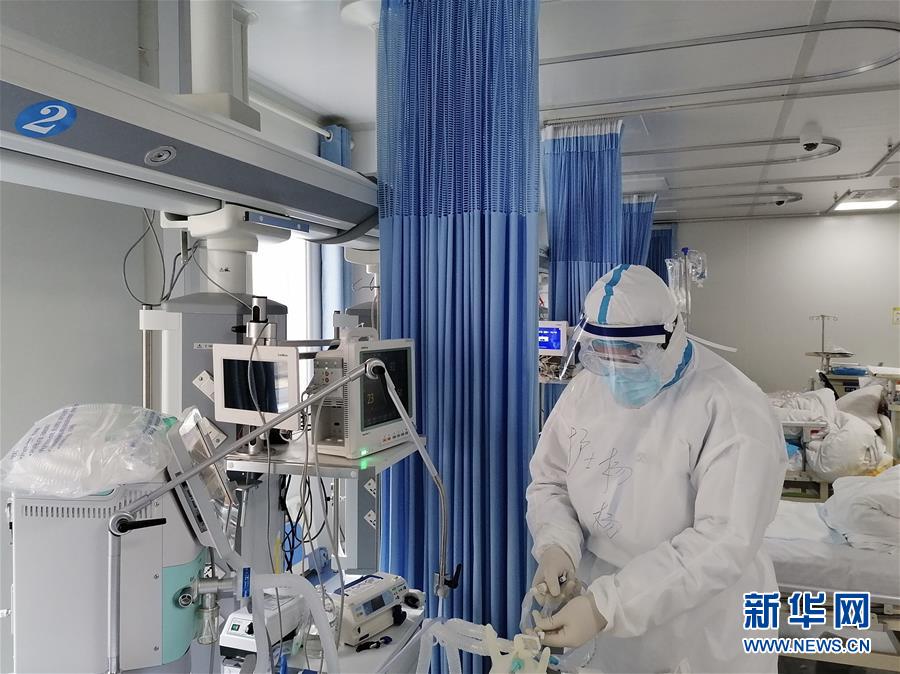 (聚焦疫情防控·圖文互動)(3)特寫:“90后”醫(yī)護情侶的抗疫堅守